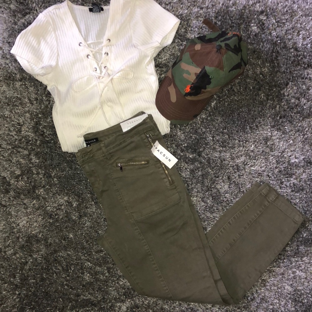 Sz 29 Kendall & Kylie Low RiseGreen Crop Jeans ❣️